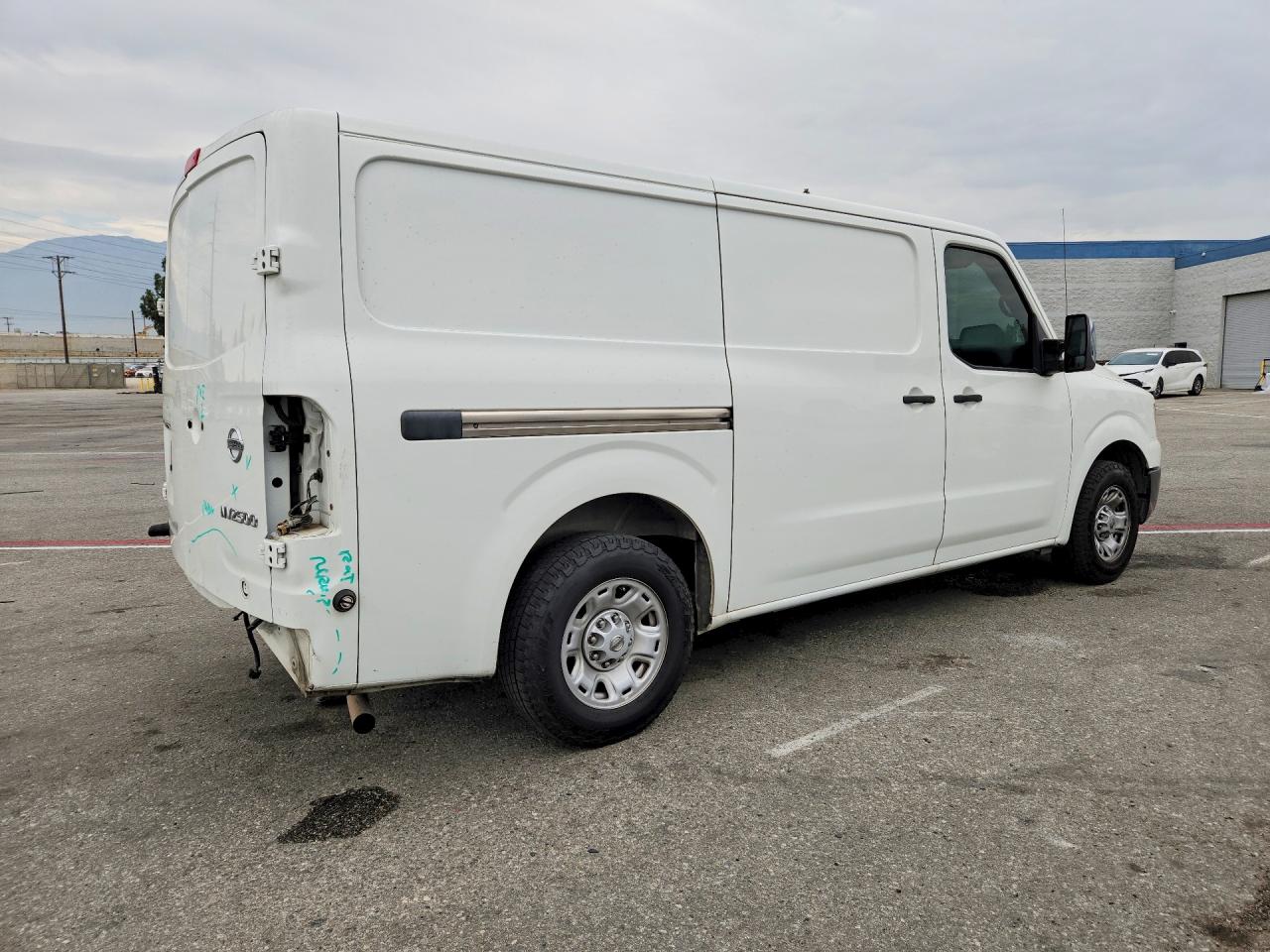2020 NISSAN NV 2500 HD SV — снимка 3