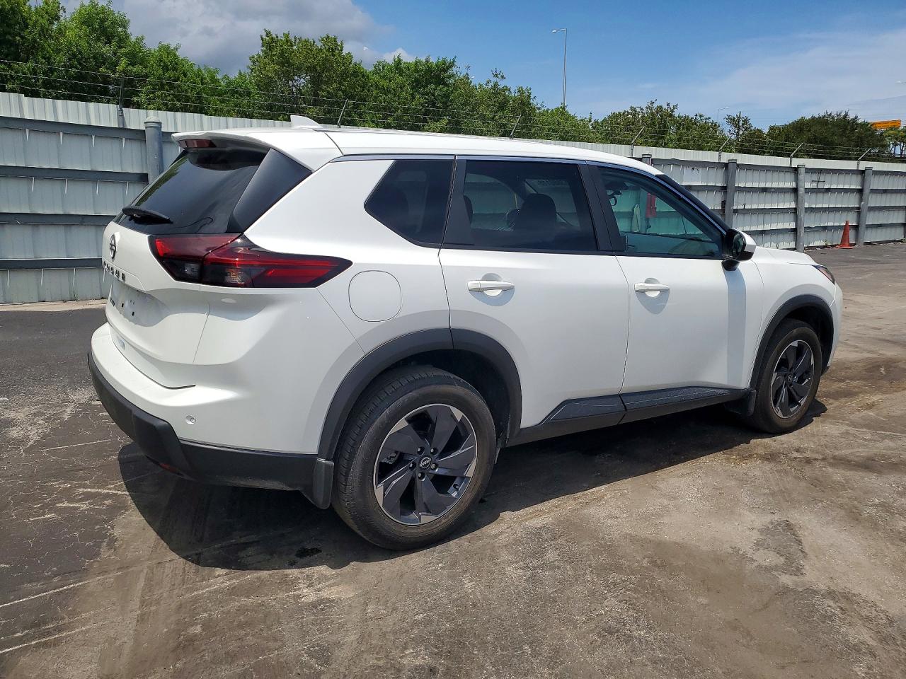 2026 NISSAN ROGUE SV — снимка 3