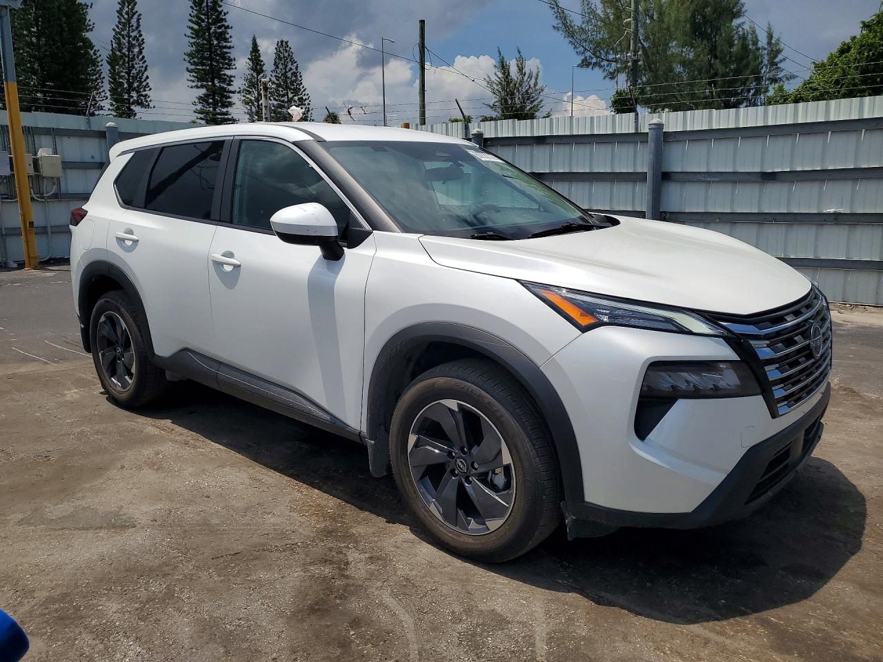 2026 NISSAN ROGUE SV — снимка 4