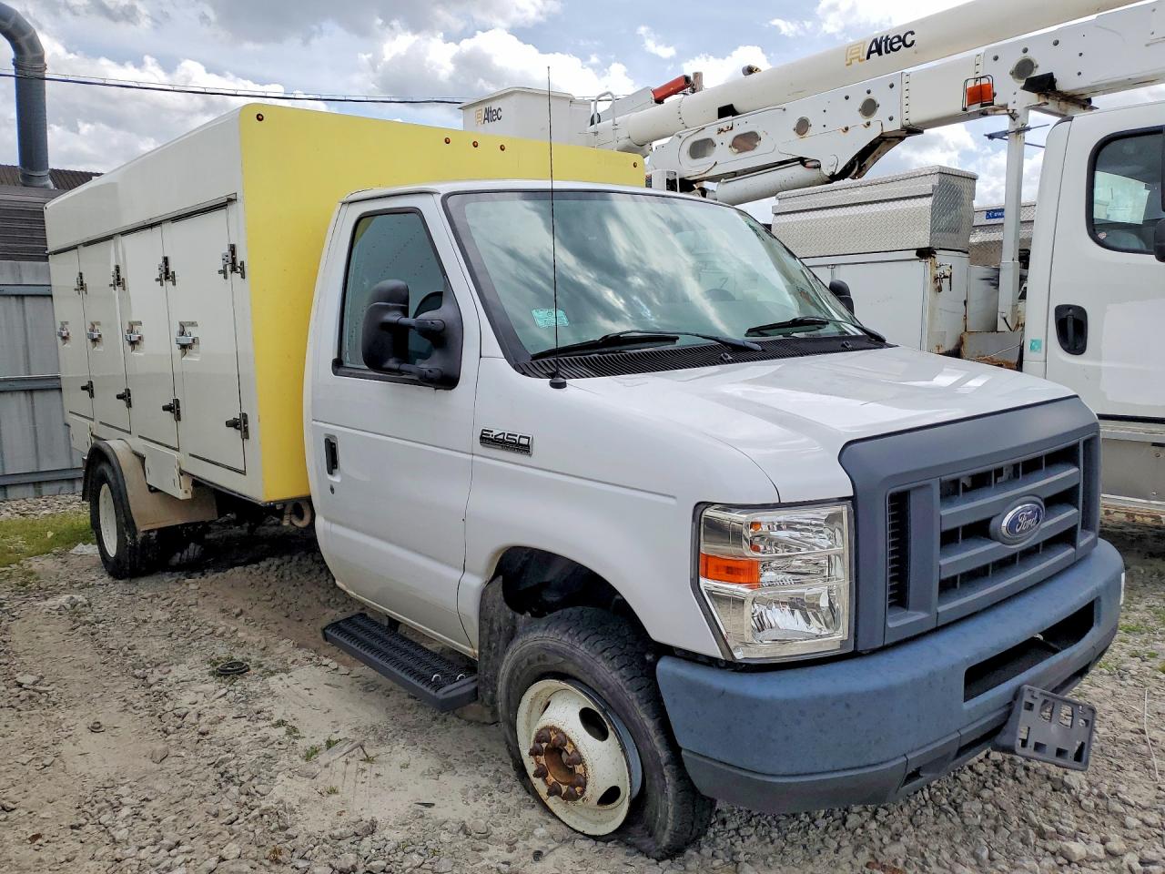 2017 FORD ECONOLINE E450 SUPER DUTY CUTAWAY VAN — снимка 4