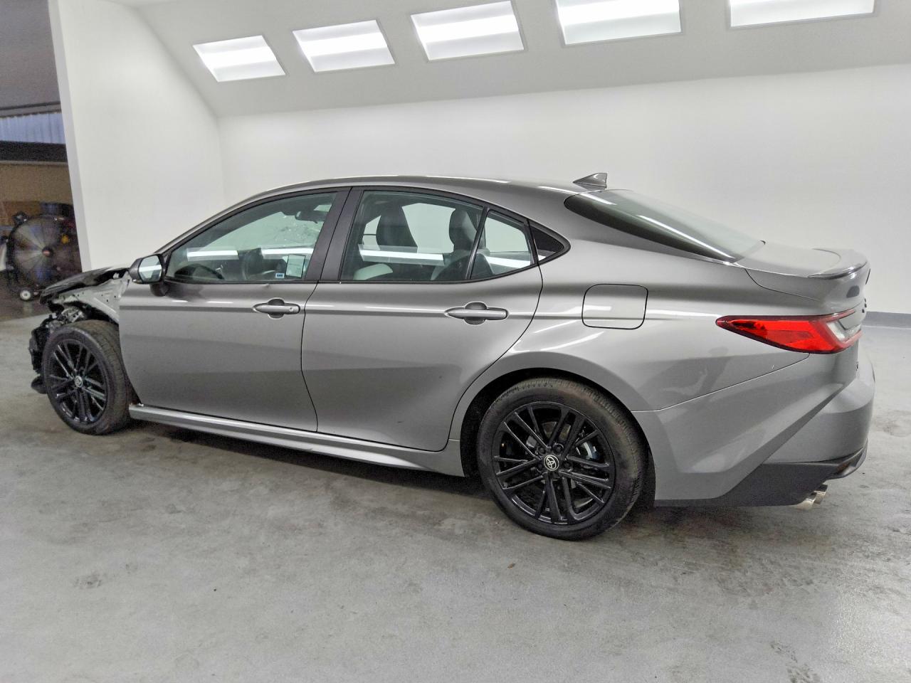 2026 TOYOTA CAMRY SE — снимка 2
