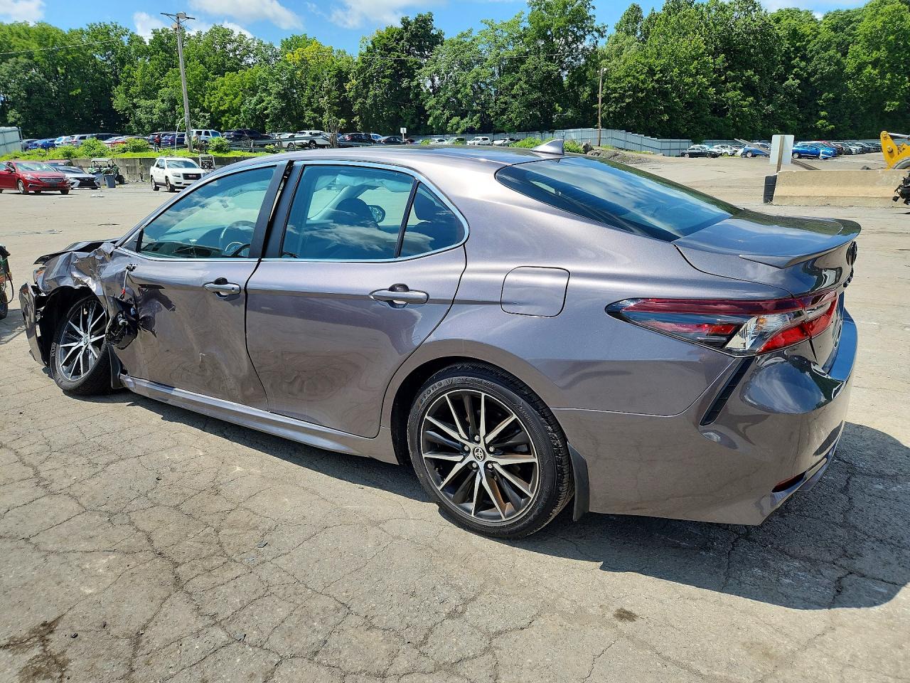 2024 TOYOTA CAMRY SE — снимка 2