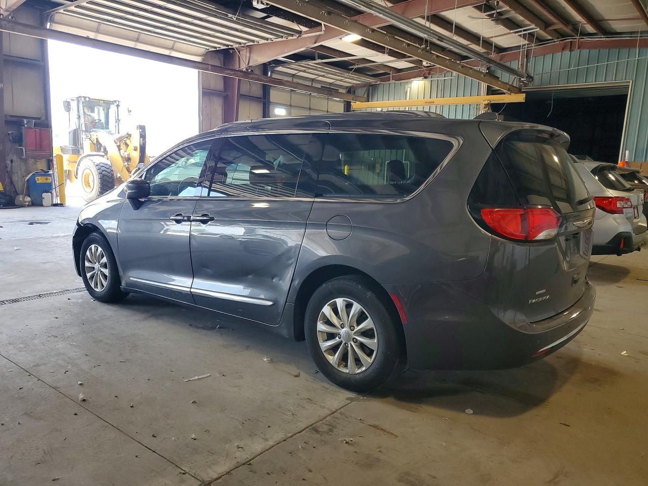 2019 CHRYSLER PACIFICA TOURING L — снимка 2