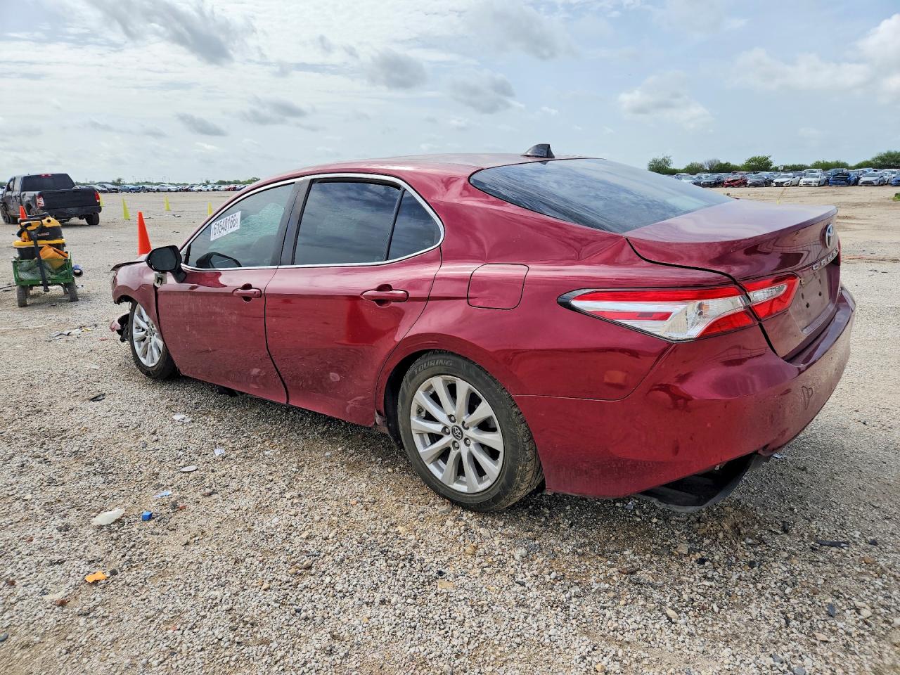 2018 TOYOTA CAMRY LE — снимка 2