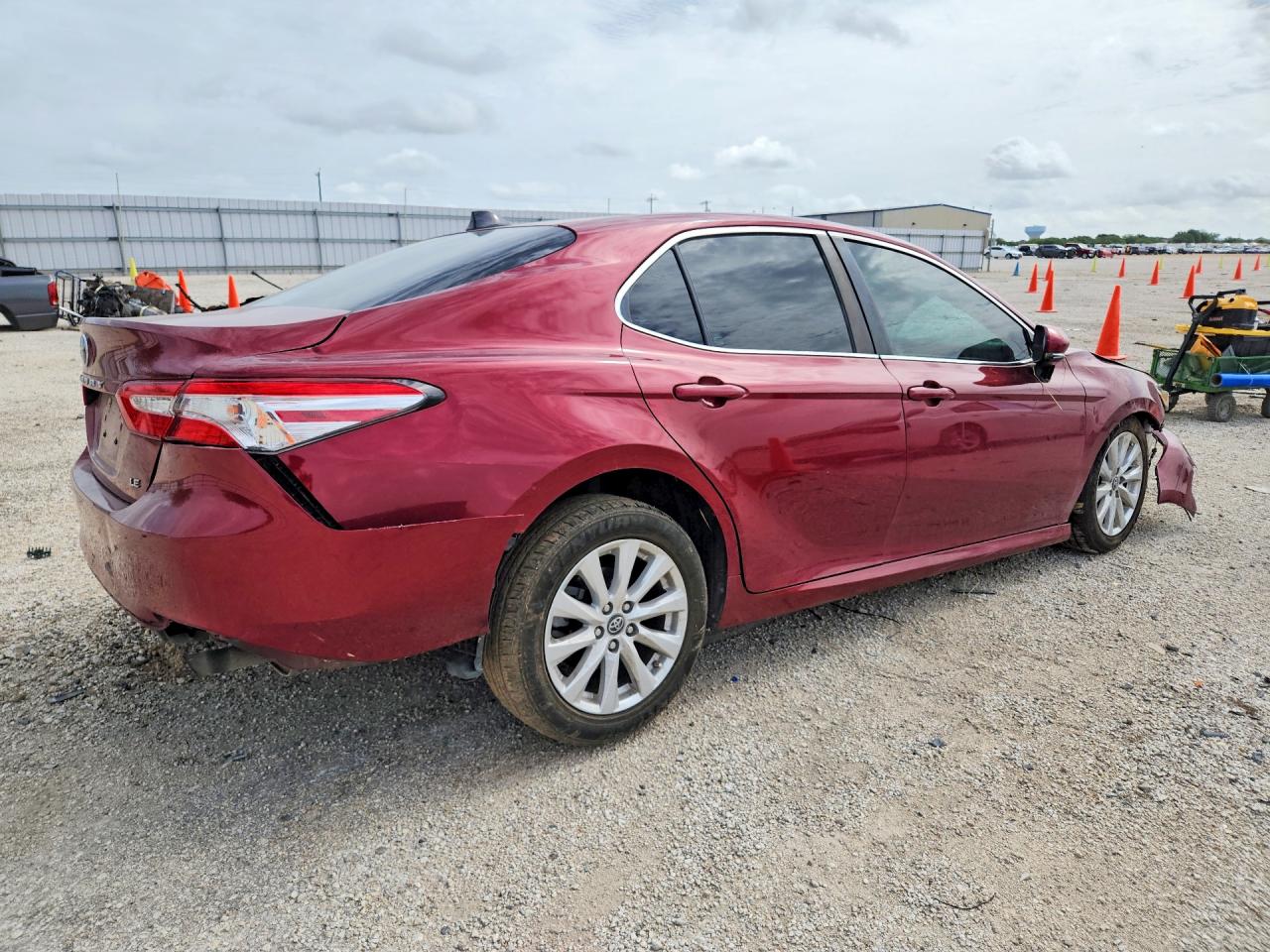2018 TOYOTA CAMRY LE — снимка 3