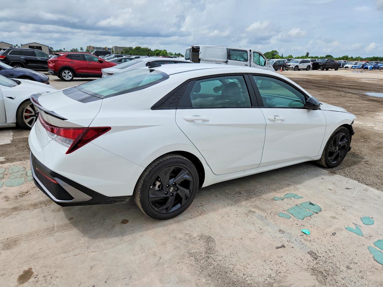 2026 HYUNDAI ELANTRA SEL SPORT — снимка 3
