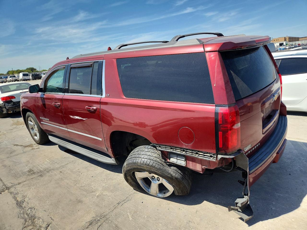 2017 CHEVROLET SUBURBAN C1500 LT — снимка 2