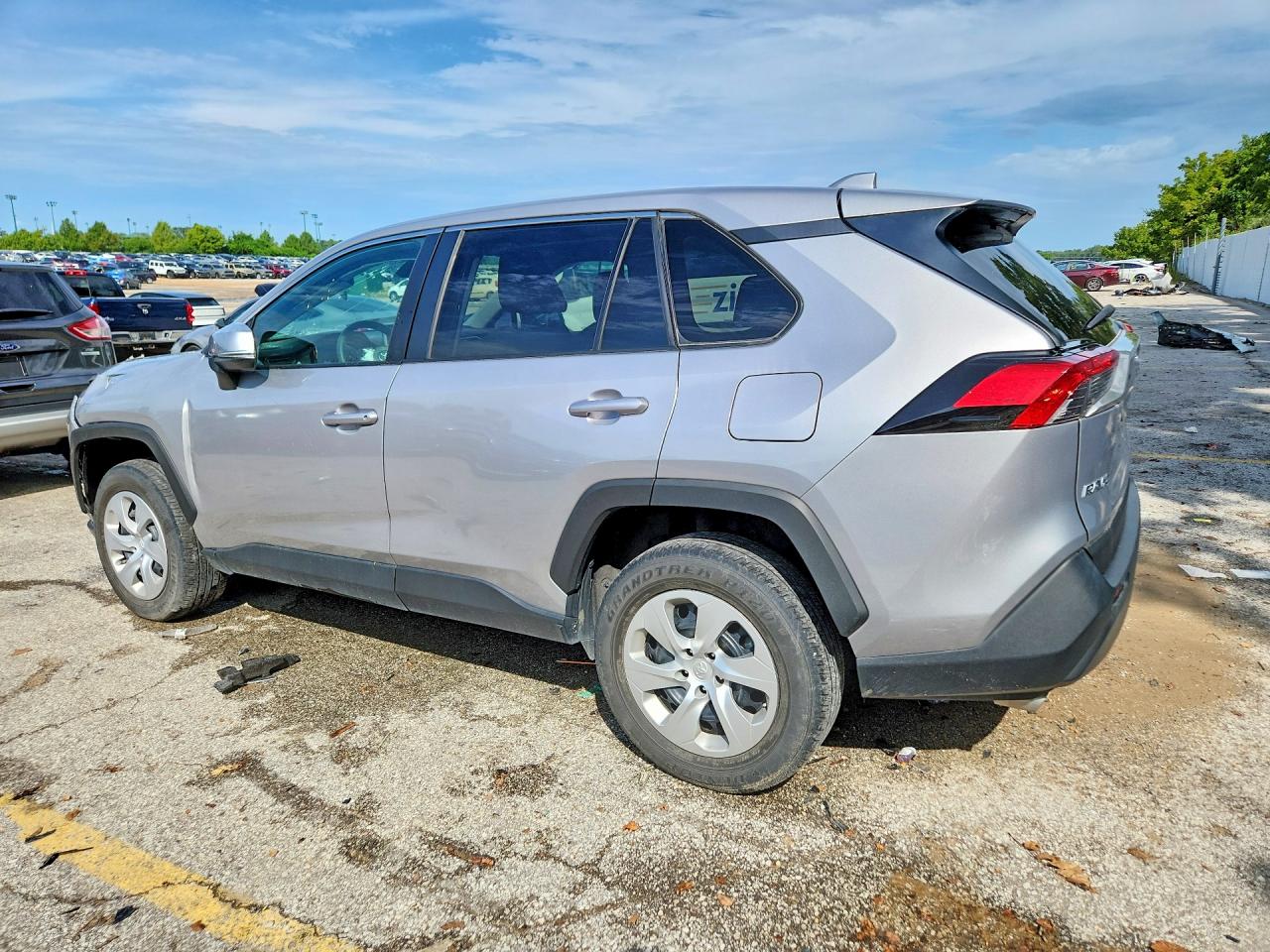 2023 TOYOTA RAV4 LE — снимка 2