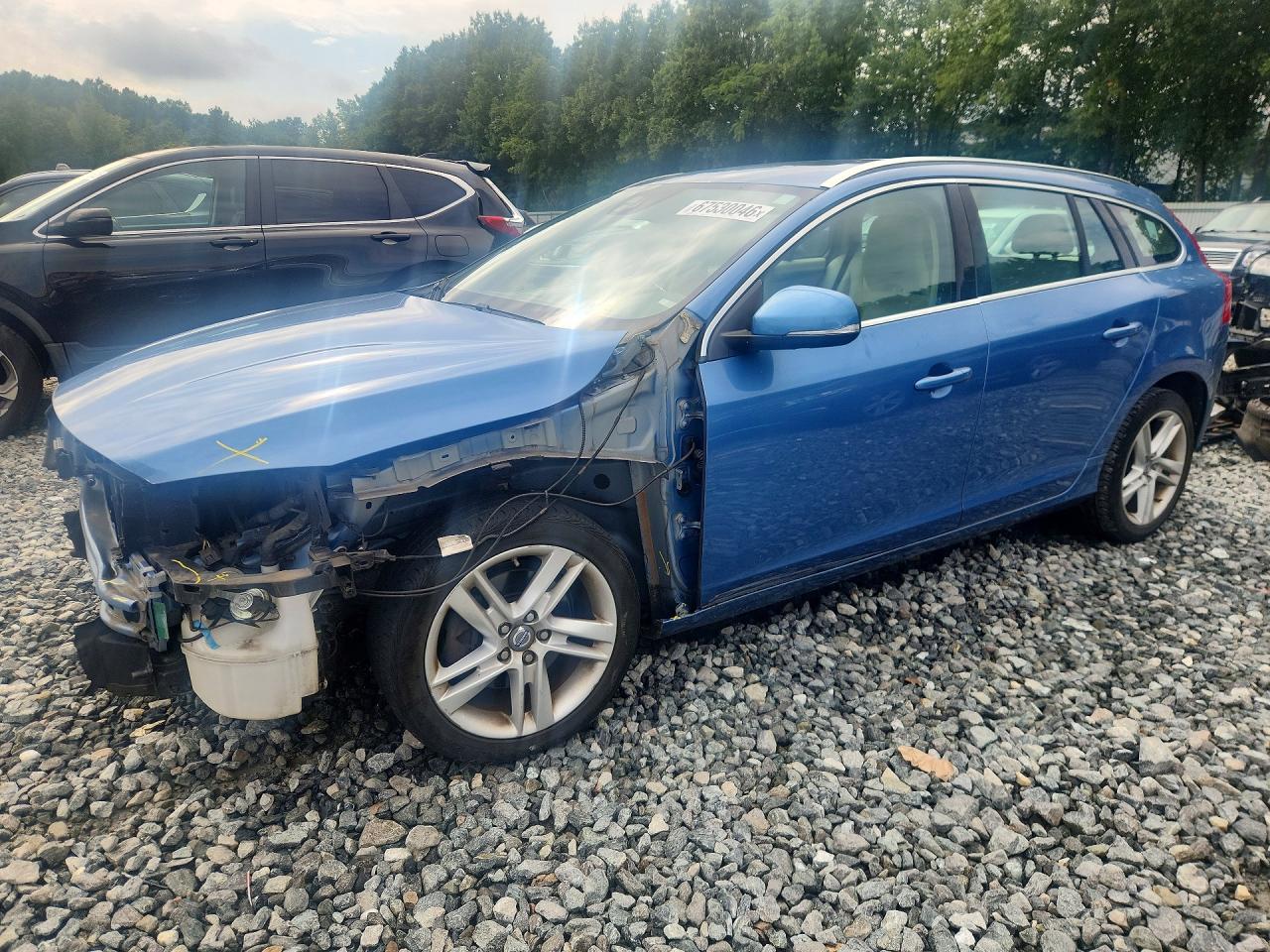 2015 VOLVO V60 PLATINUM