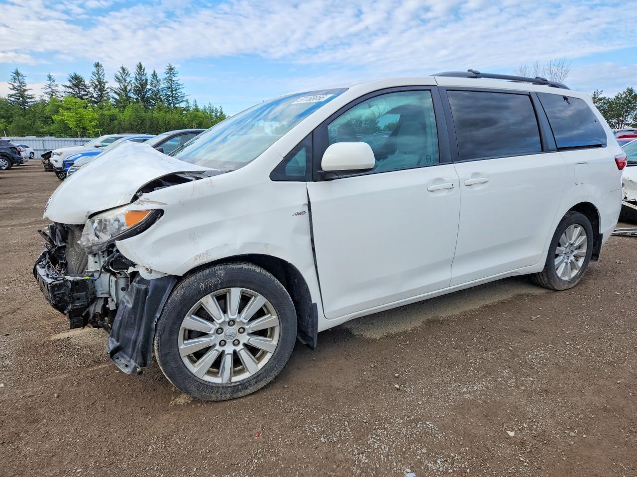 2017 TOYOTA SIENNA LE