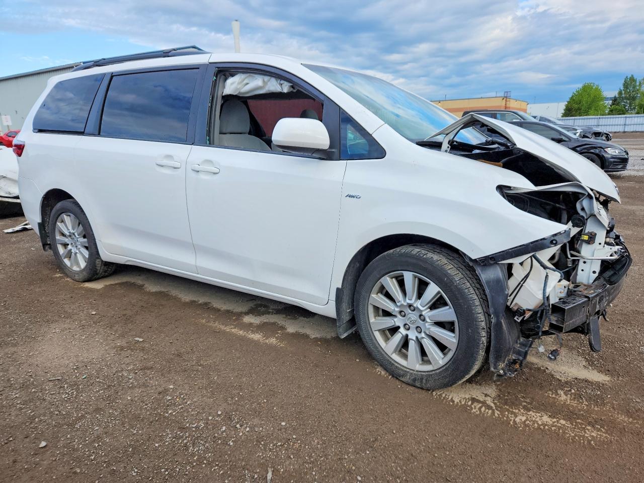 2017 TOYOTA SIENNA LE — снимка 4