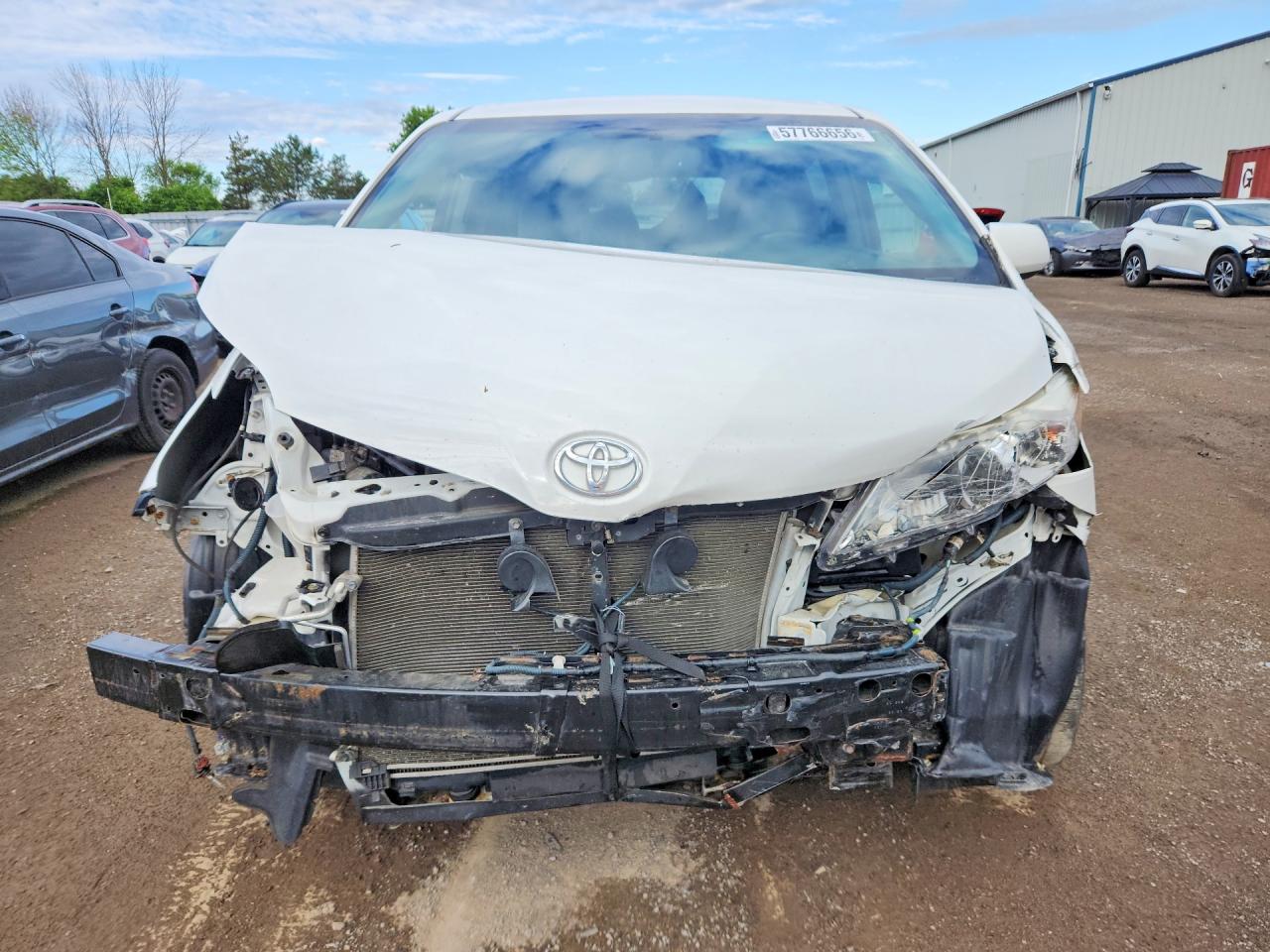 2017 TOYOTA SIENNA LE — снимка 5