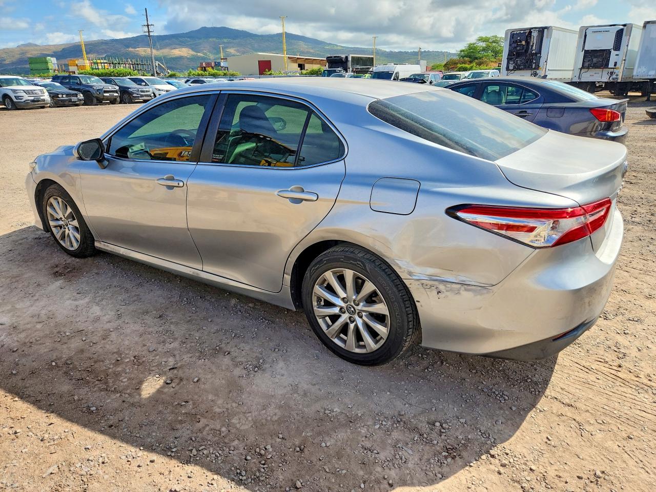 2018 TOYOTA CAMRY L — снимка 2