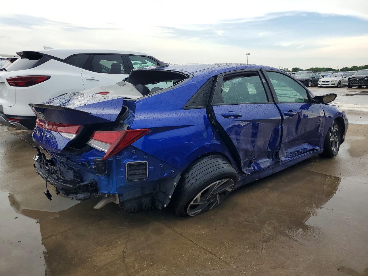 2025 HYUNDAI ELANTRA SEL SPORT — снимка 3