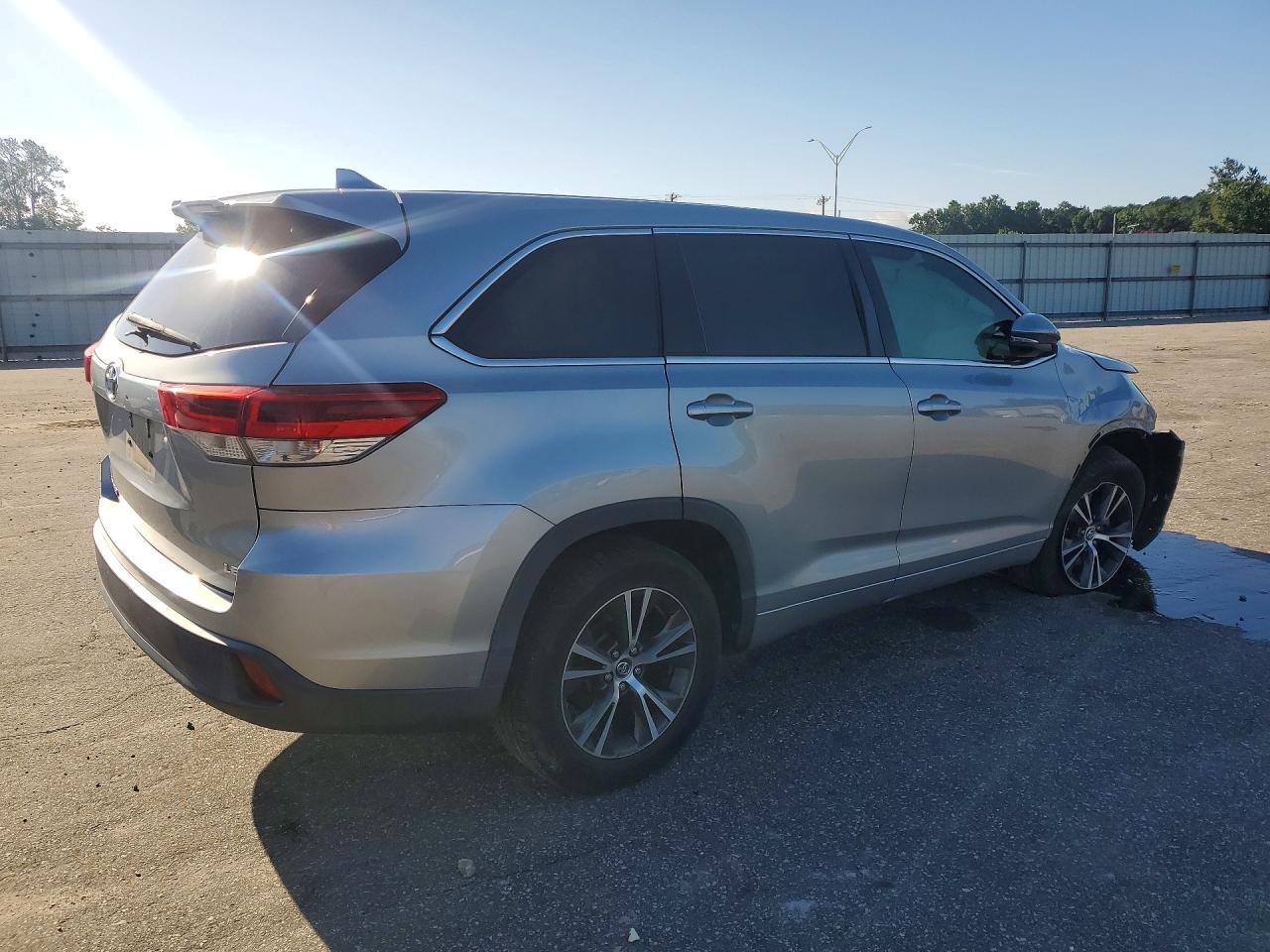2017 TOYOTA HIGHLANDER LE PLUS — снимка 3