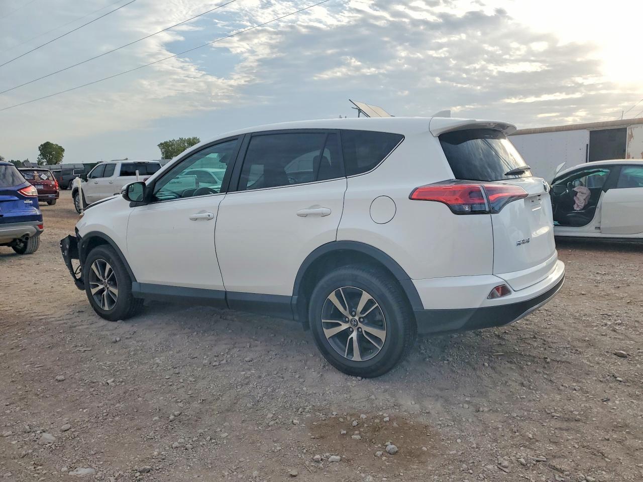 2018 TOYOTA RAV4 XLE — снимка 2