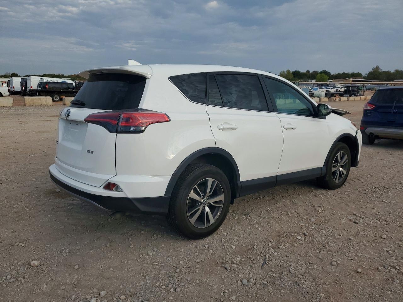 2018 TOYOTA RAV4 XLE — снимка 3