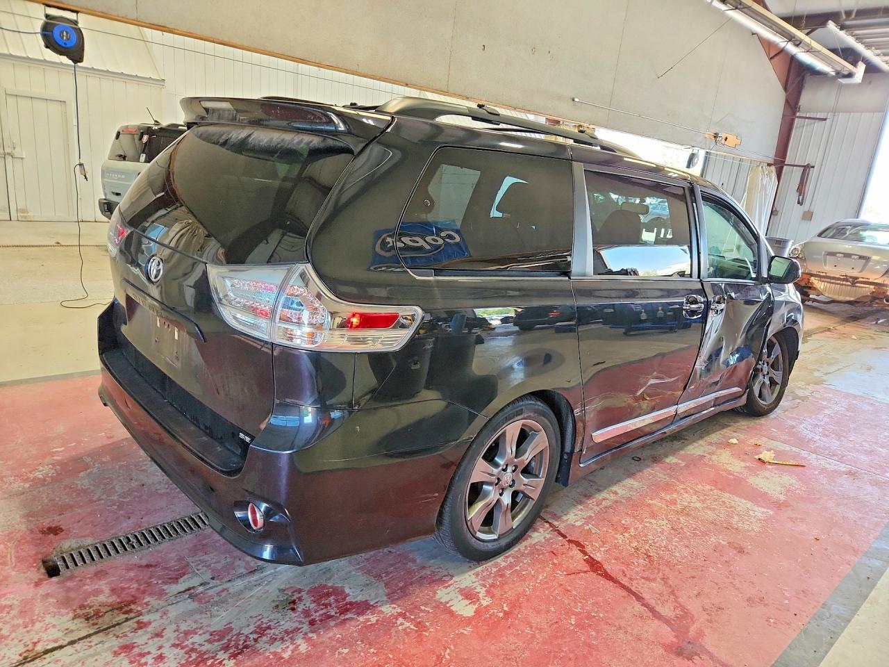 2017 TOYOTA SIENNA SE — снимка 3