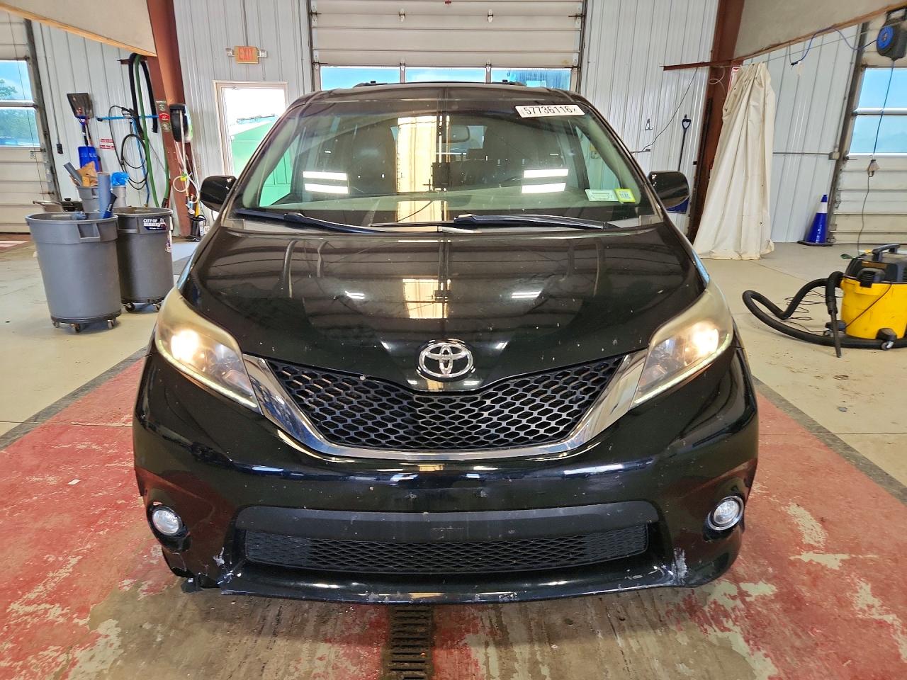 2017 TOYOTA SIENNA SE — снимка 5