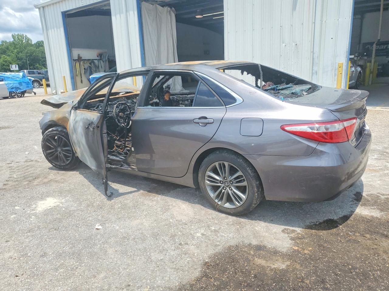 2017 TOYOTA CAMRY SE — снимка 2