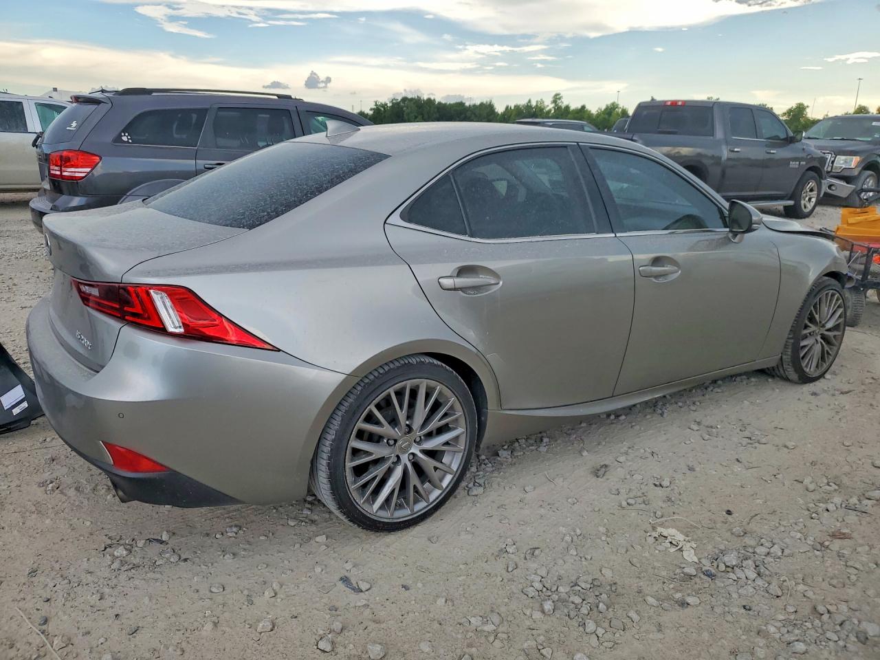 2016 LEXUS IS 200T — снимка 3