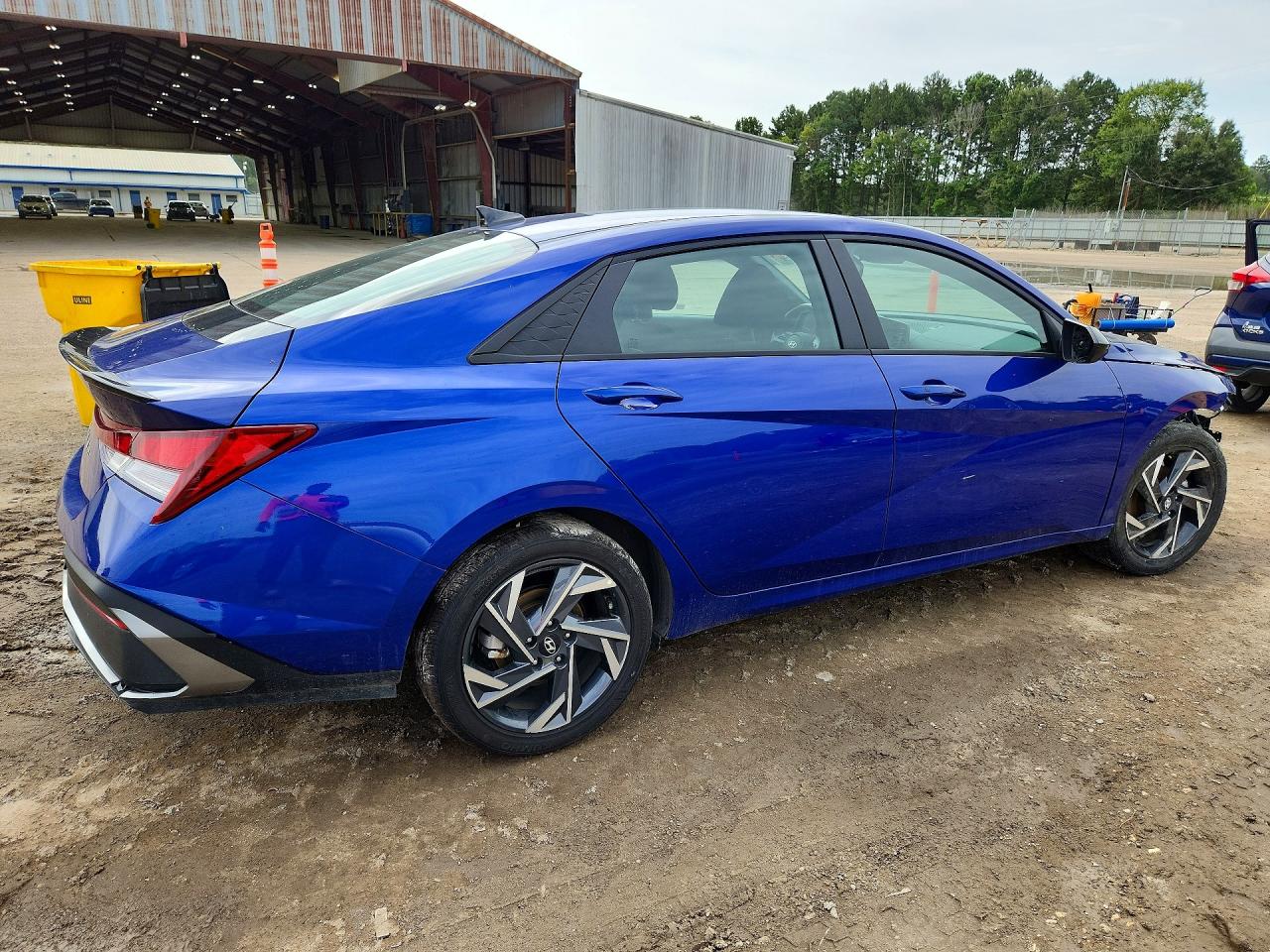 2025 HYUNDAI ELANTRA SEL SPORT — снимка 3