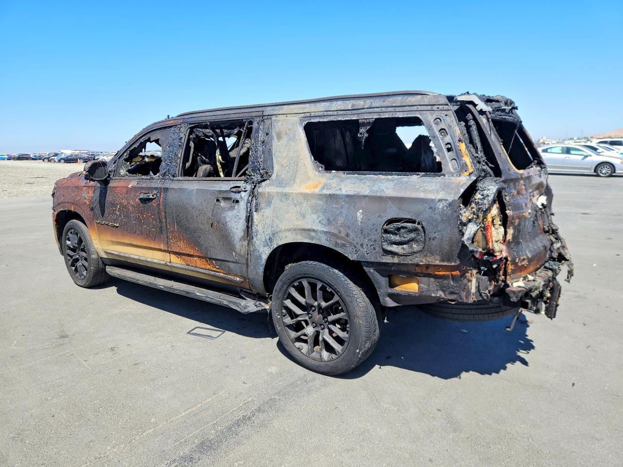 2023 GMC YUKON XL K1500 SLT — снимка 2