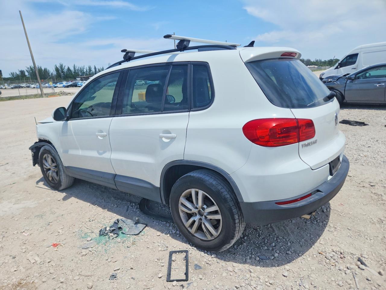 2015 VOLKSWAGEN TIGUAN S — снимка 2