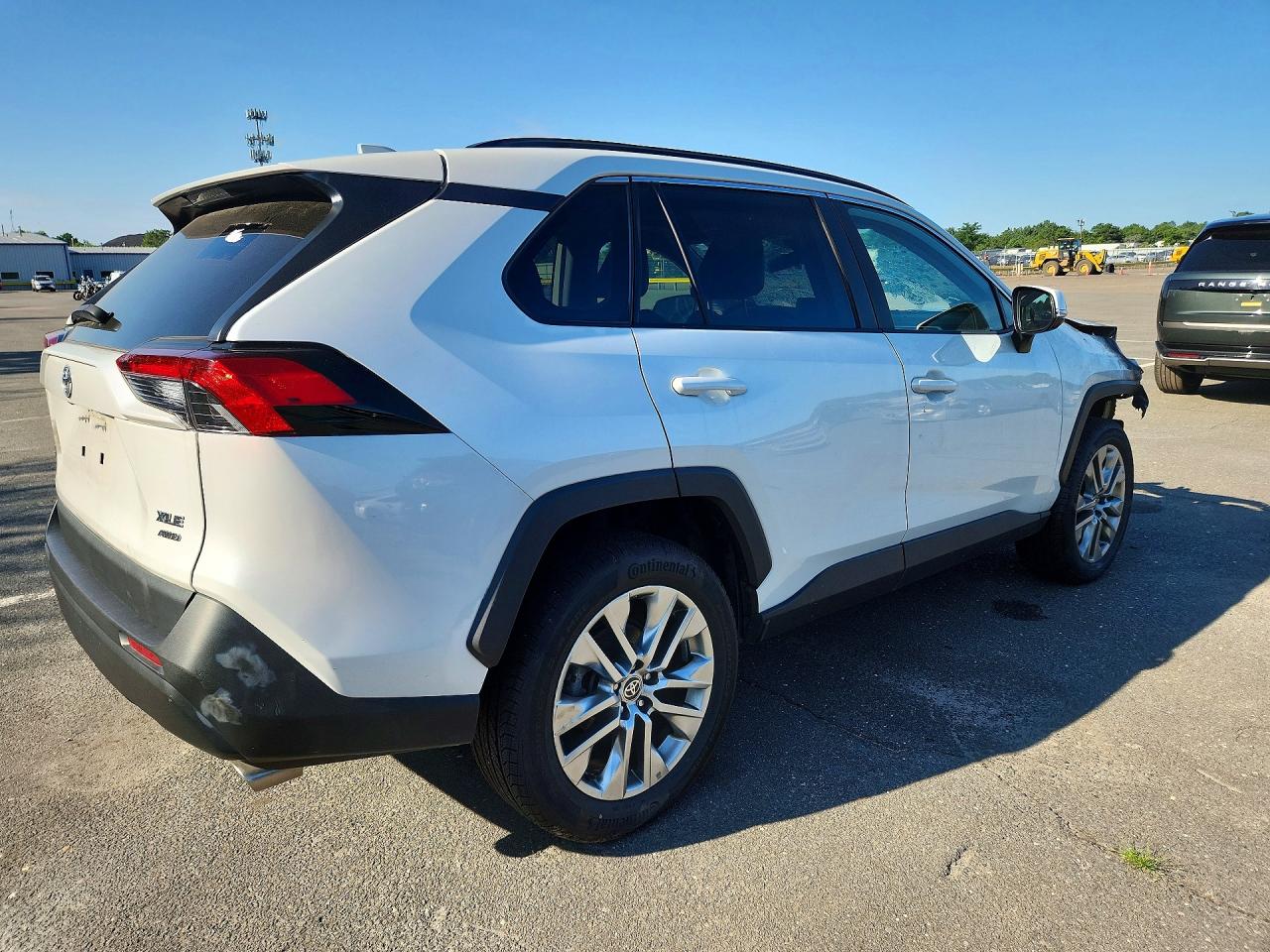 2023 TOYOTA RAV4 XLE PREMIUM — снимка 3