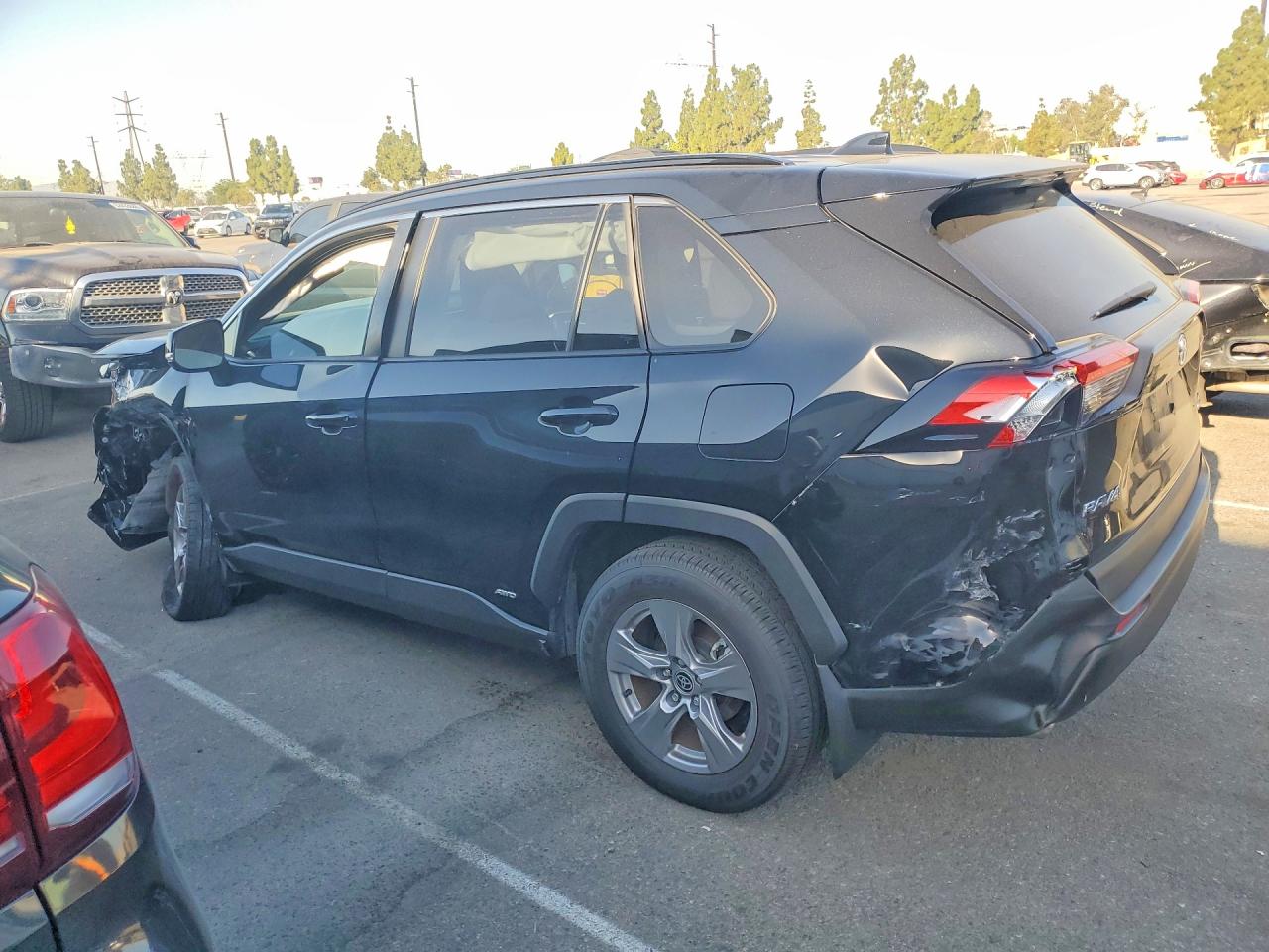 2025 TOYOTA RAV4 HYBRID XLE — снимка 2