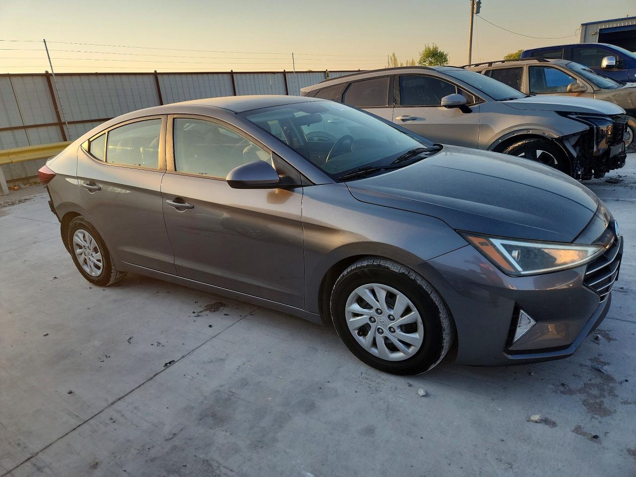 2019 HYUNDAI ELANTRA SE — снимка 4