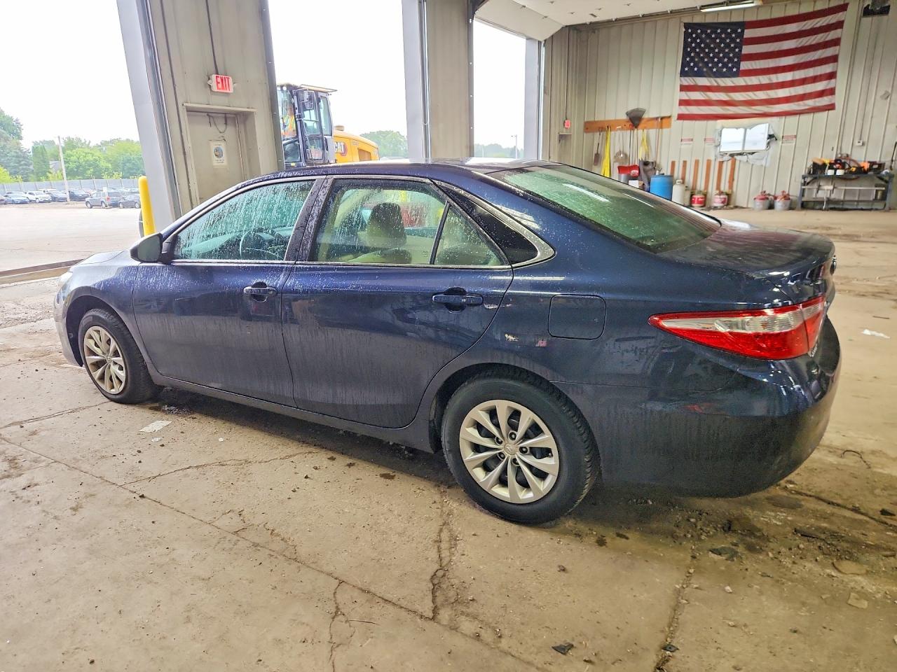 2016 TOYOTA CAMRY LE — снимка 2