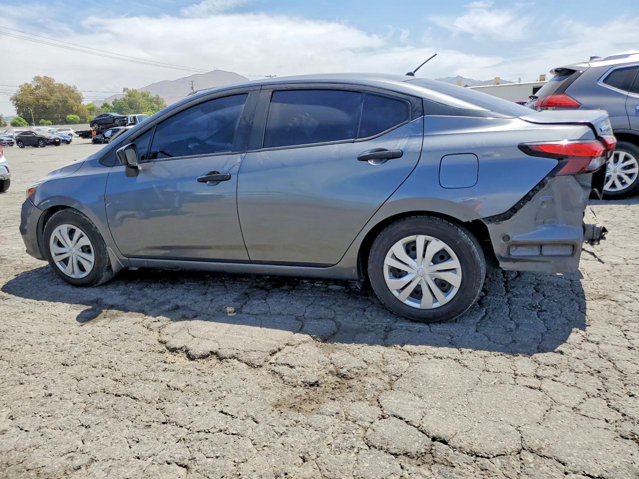 2020 NISSAN VERSA S — снимка 2