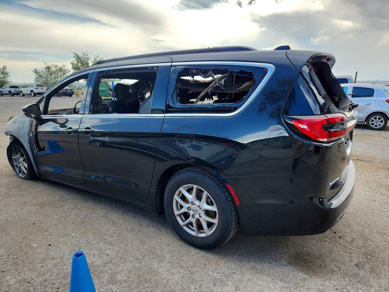 2022 CHRYSLER PACIFICA TOURING L — снимка 2