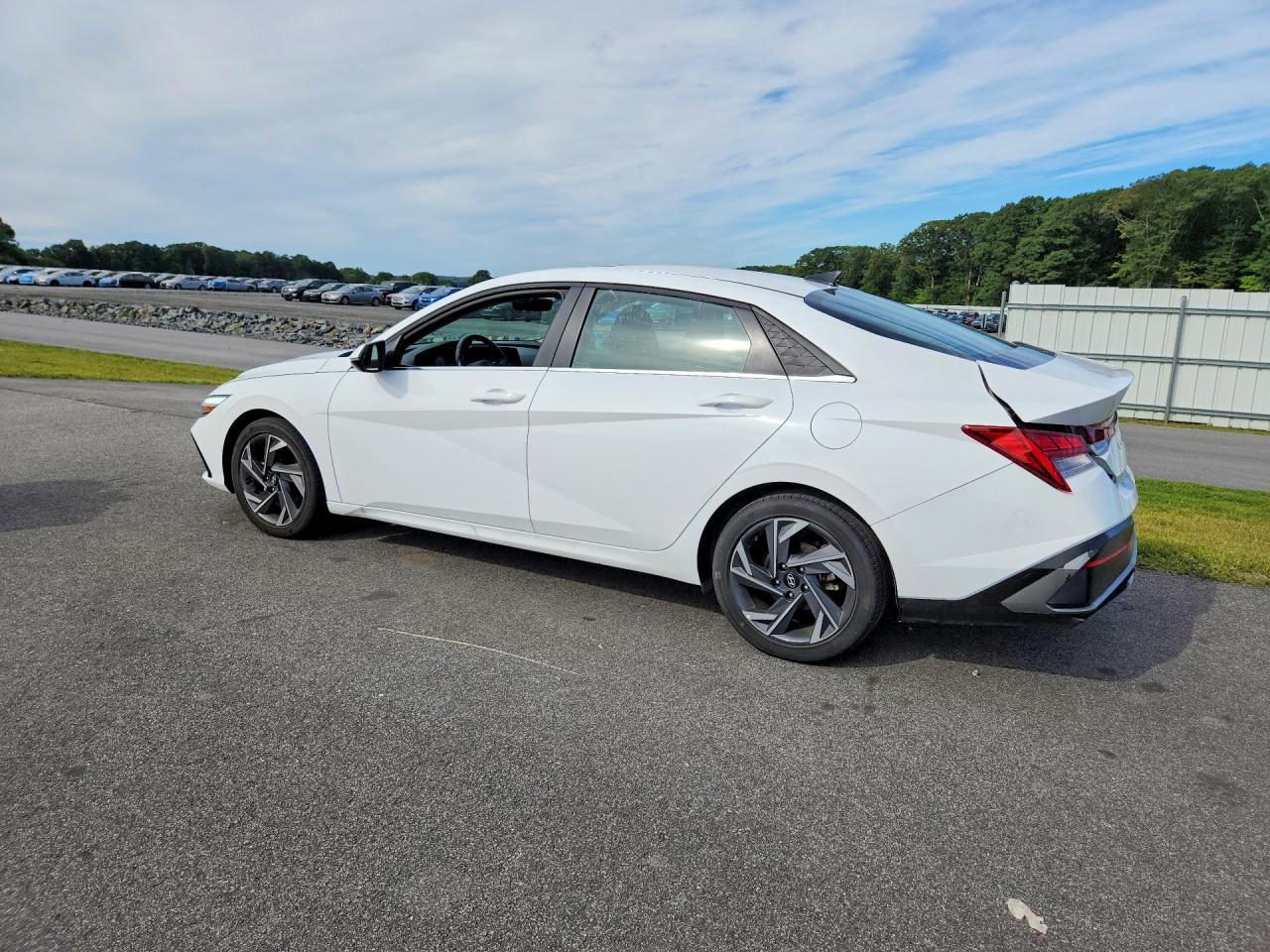 2025 HYUNDAI ELANTRA LIMITED — снимка 2