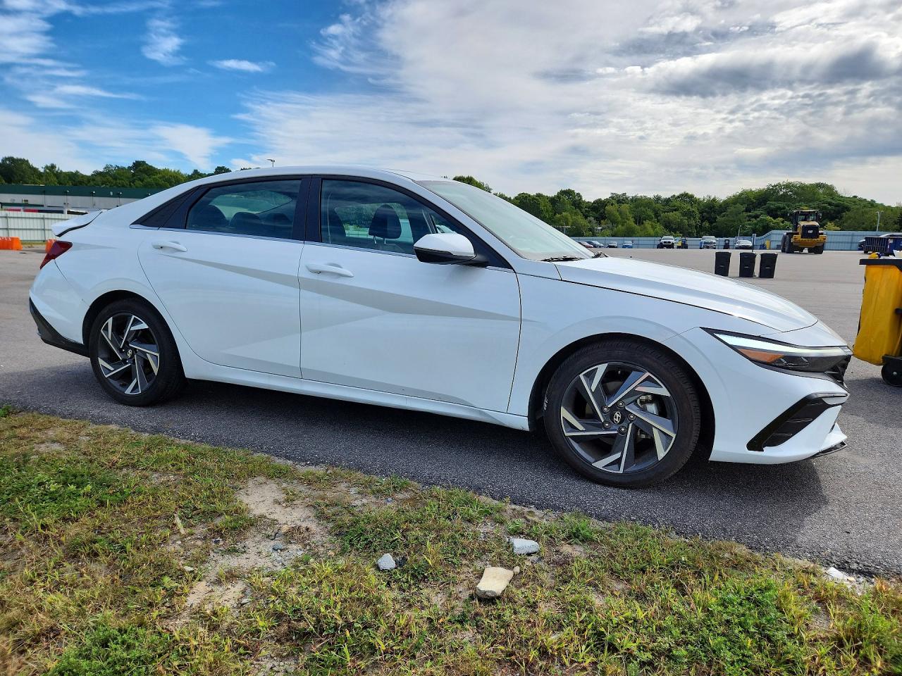 2025 HYUNDAI ELANTRA LIMITED — снимка 4
