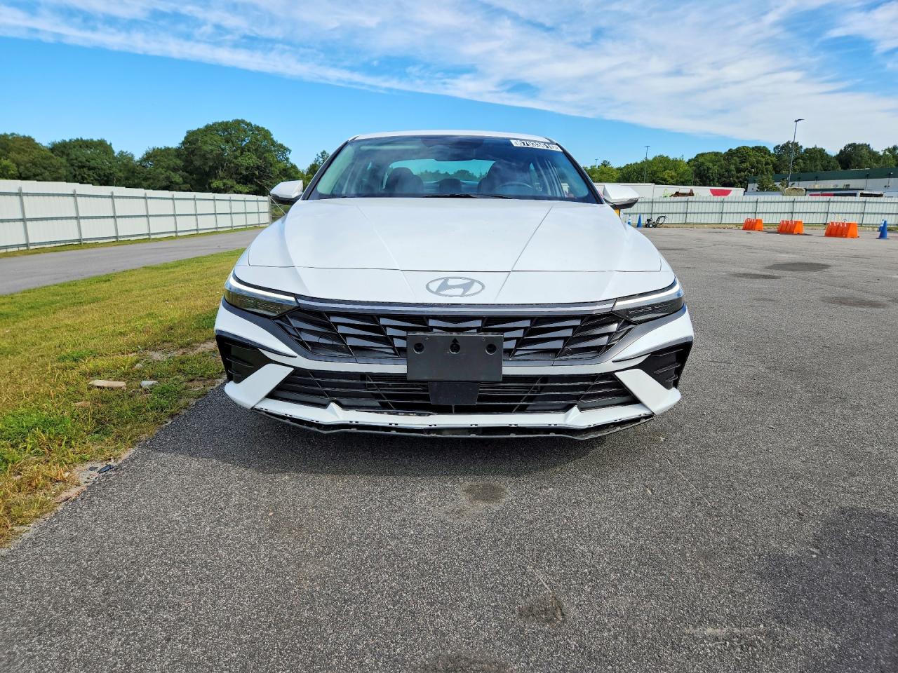 2025 HYUNDAI ELANTRA LIMITED — снимка 5