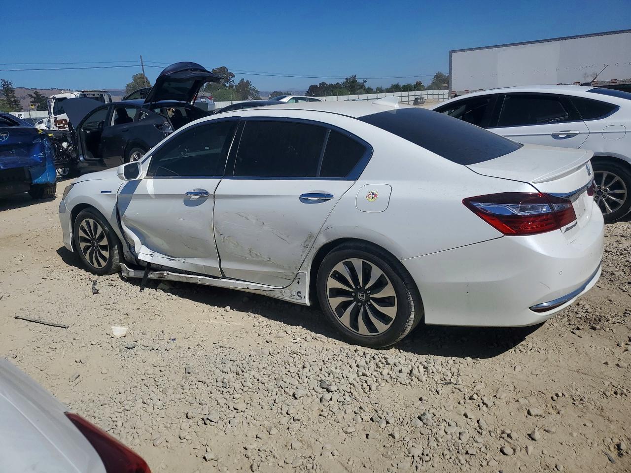 2017 HONDA ACCORD TOURING HYBRID — снимка 2
