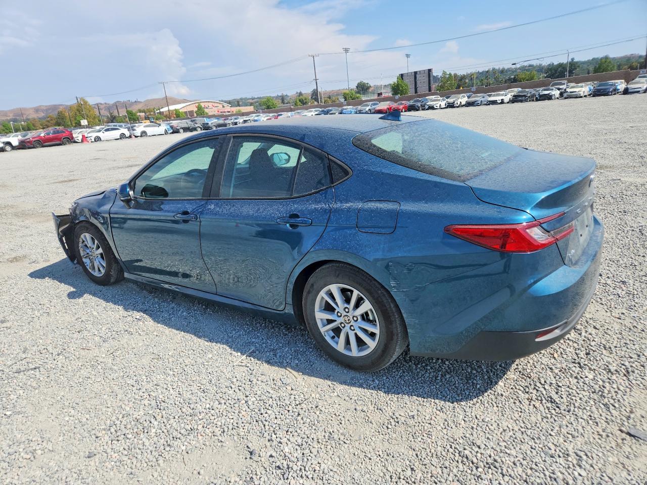 2026 TOYOTA CAMRY LE — снимка 2