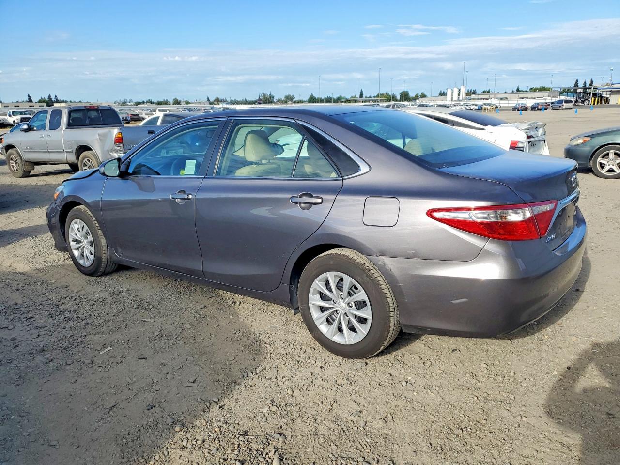 2016 TOYOTA CAMRY LE — снимка 2
