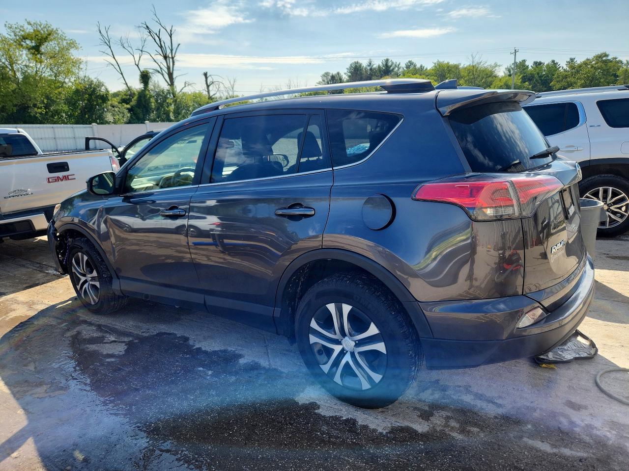 2018 TOYOTA RAV4 LE — снимка 2
