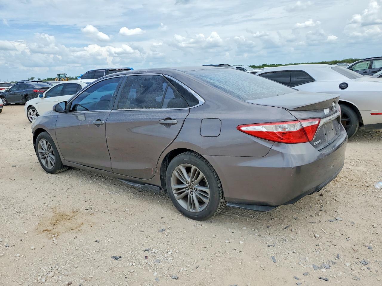 2015 TOYOTA CAMRY SE — снимка 2
