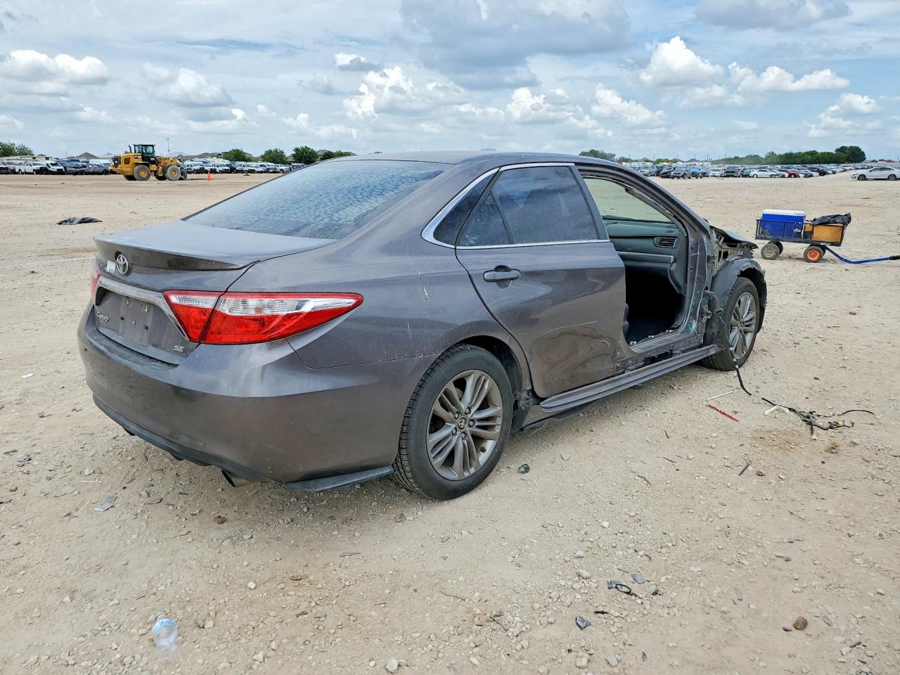 2015 TOYOTA CAMRY SE — снимка 3