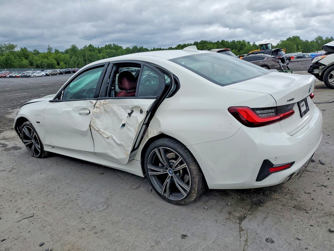 2022 BMW 330XE — снимка 2