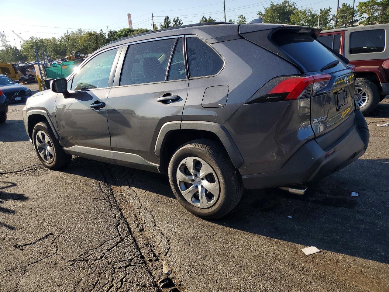 2019 TOYOTA RAV4 LE — снимка 2