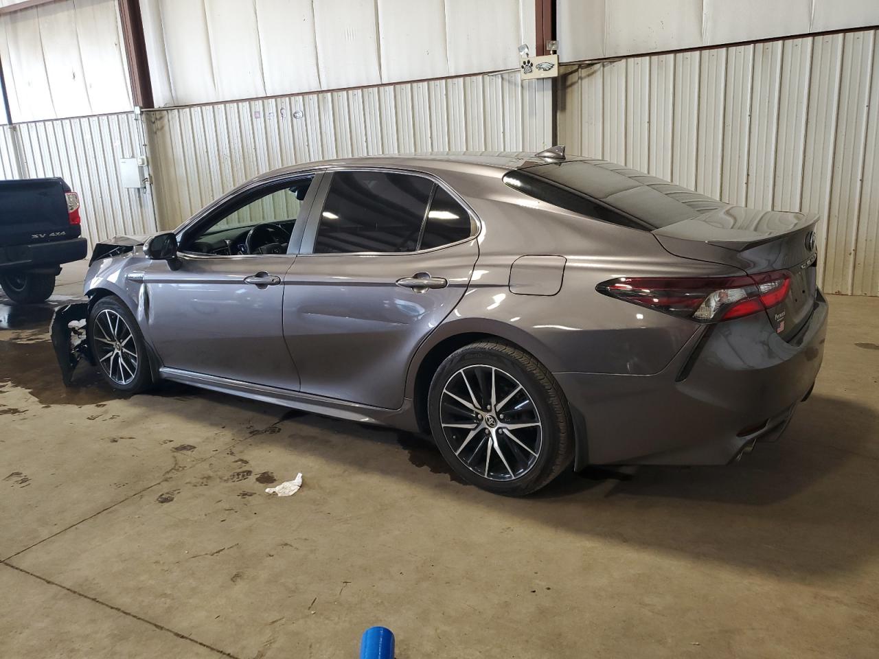 2021 TOYOTA CAMRY HYBRID SE — снимка 2
