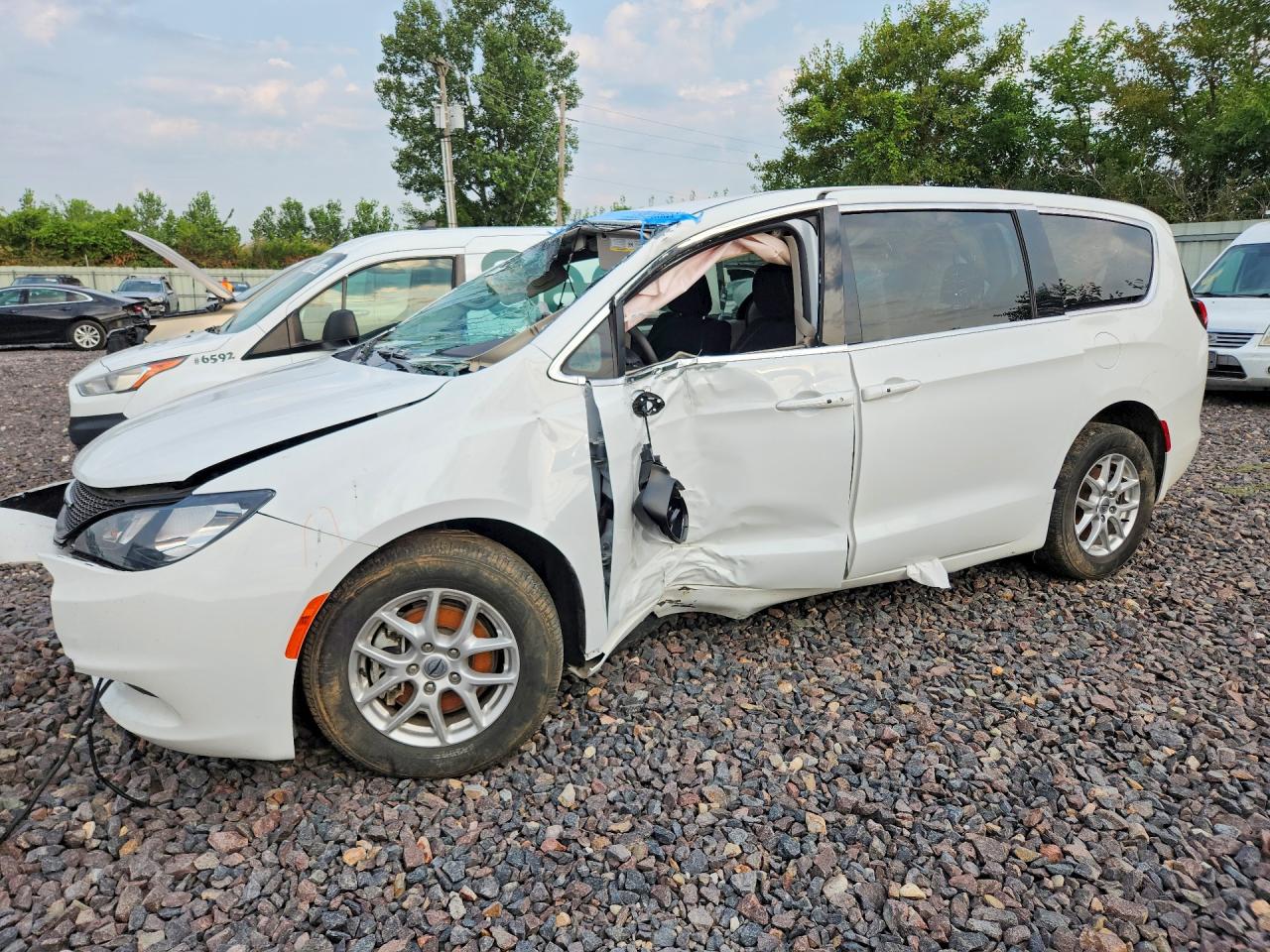2024 CHRYSLER VOYAGER LX