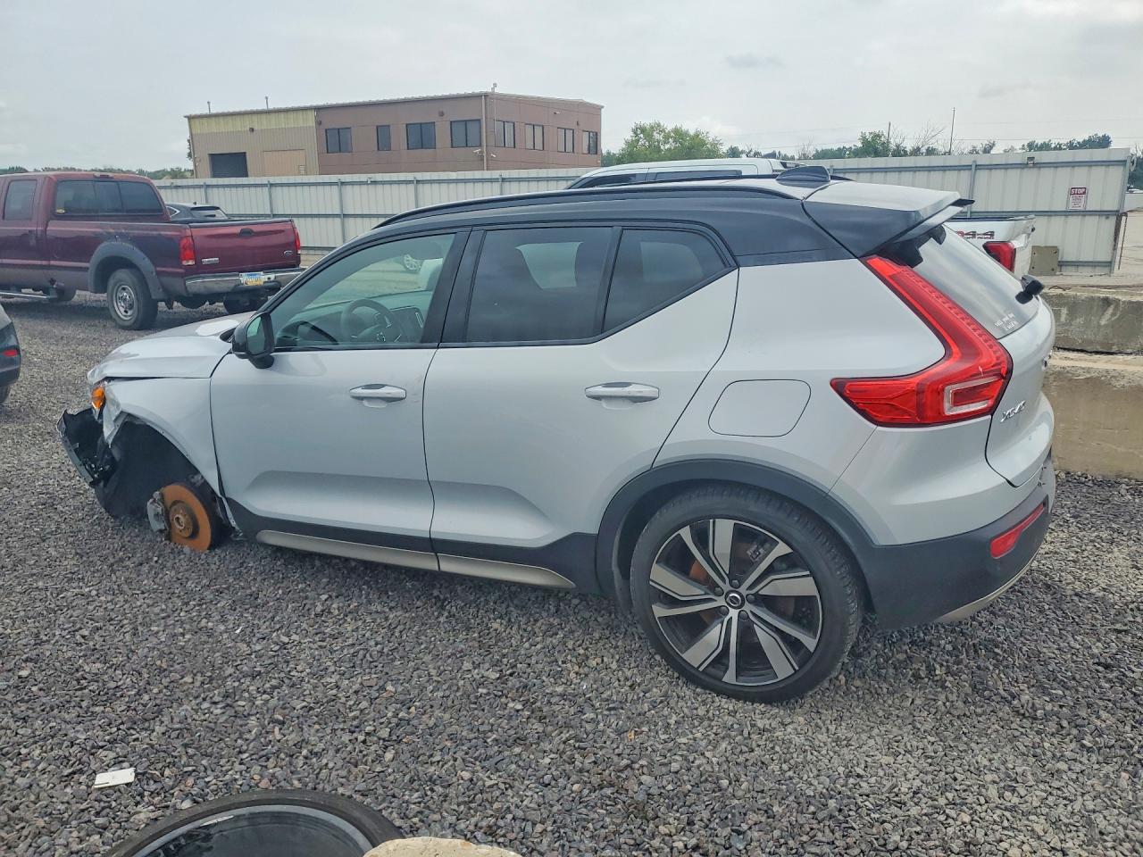 2022 VOLVO XC40 P8 RECHARGE ULTIMATE — снимка 2