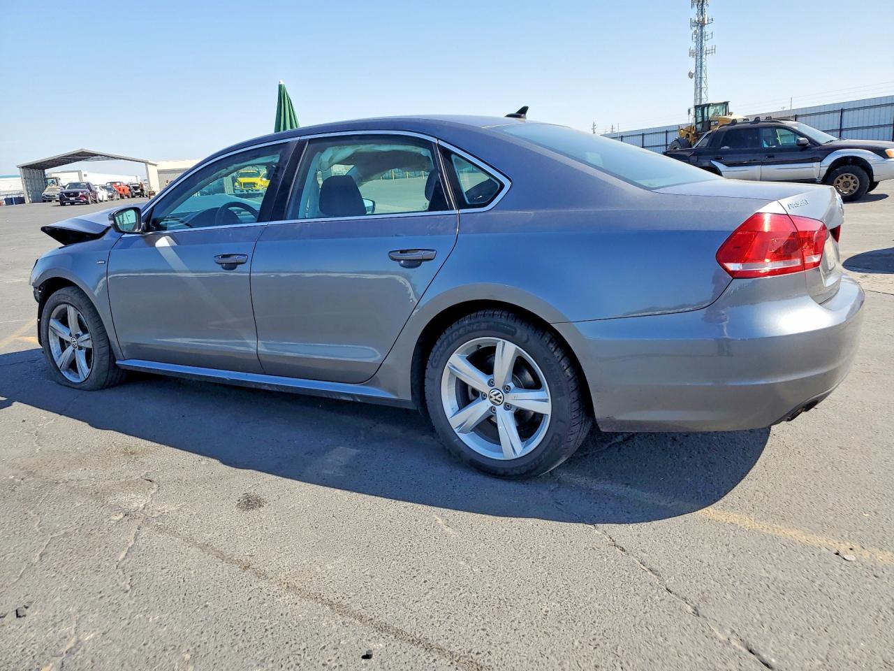 2015 VOLKSWAGEN PASSAT S — снимка 2