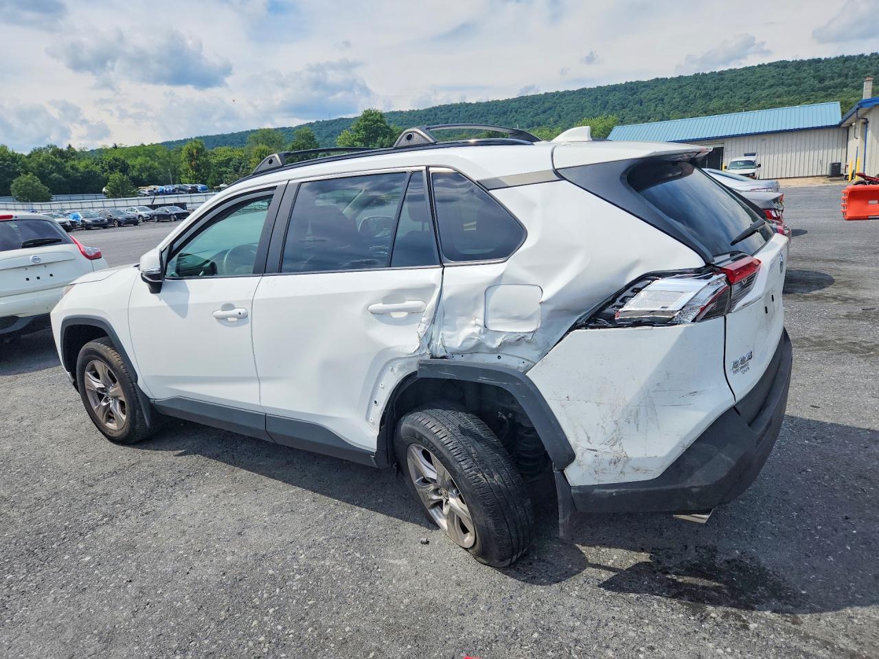 2023 TOYOTA RAV4 XLE — снимка 2